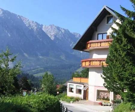 Hotel Sonnenuhr 3*