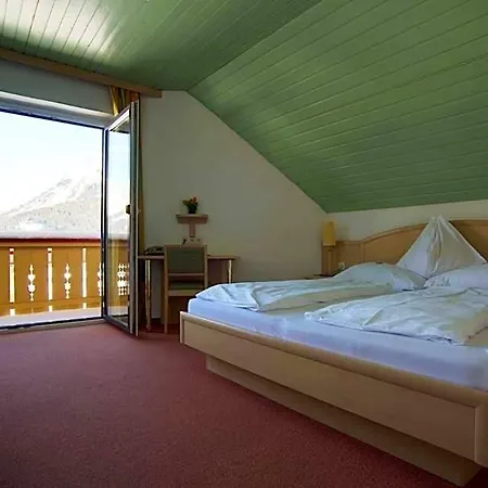 Hotel Sonnenuhr 3*